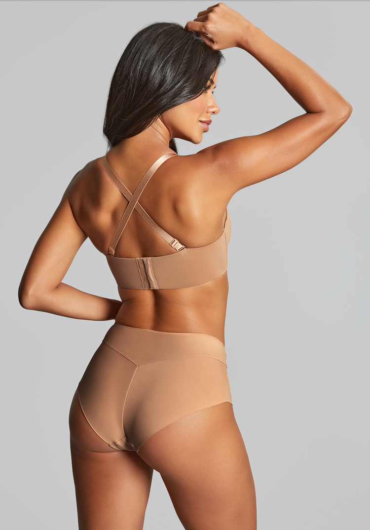 Model in 365 Strapless BH Honey Achterzijde