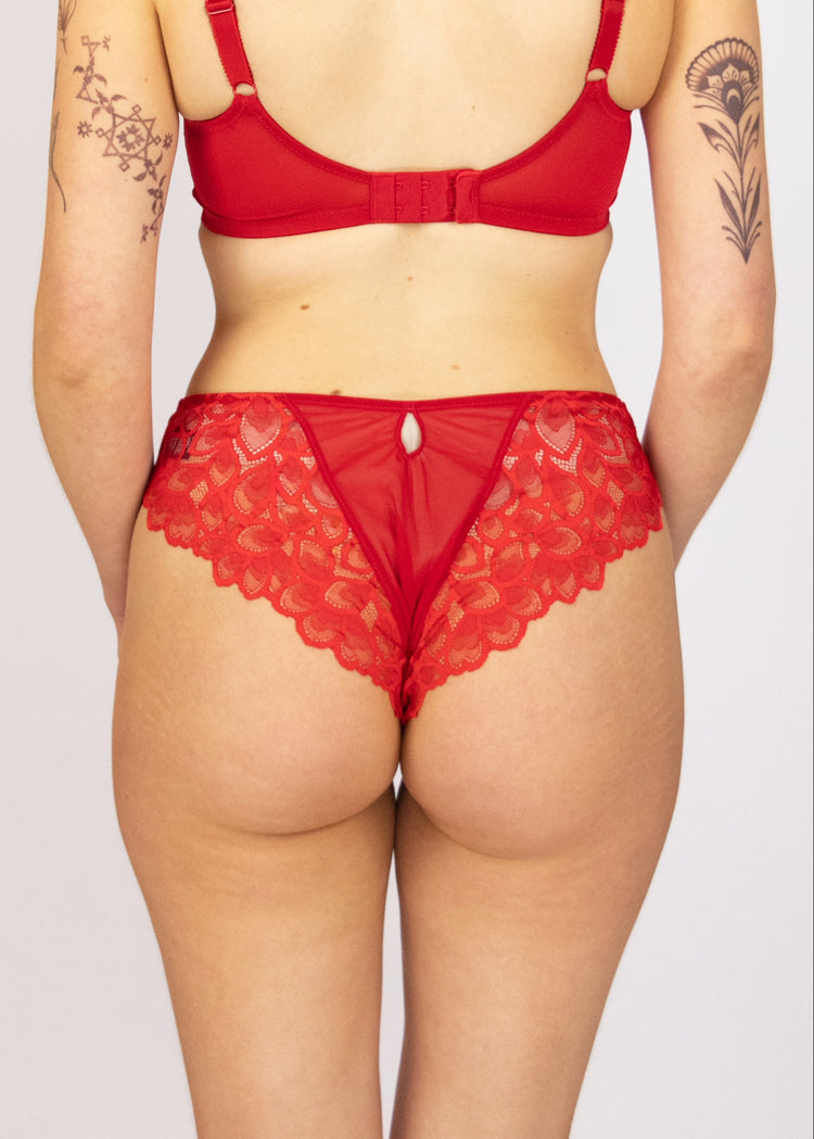 SuperBra Model in Allure Brazilian Broekje True Red Achterzijde