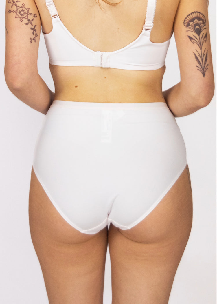 SuperBra Model in Demure Broekje Delicacy Achterzijde