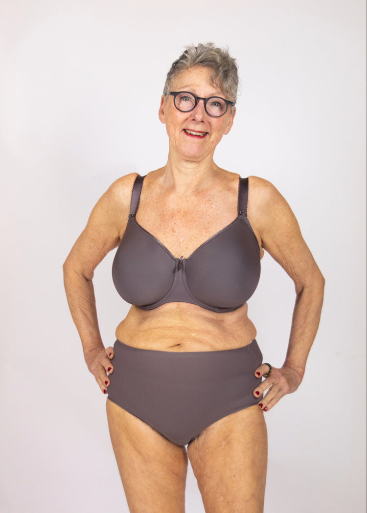 SuperBra Model in Smoothease Invisible Stretch Broekje Warm Ombre Voorzijde