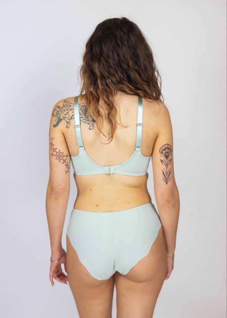 SuperBra Model in Magdalena Side Support BH Vintage Green Achterzijde