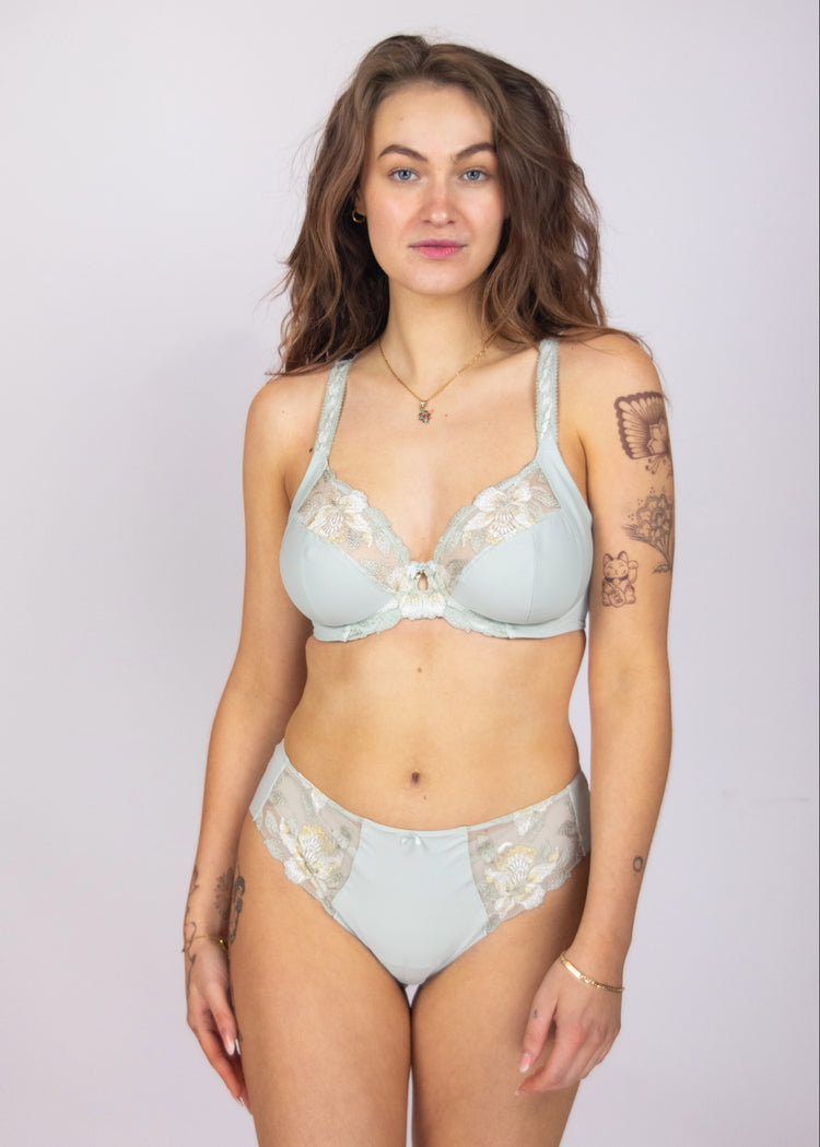 SuperBra Model in Magdalena Side Support BH Vintage Green Voorzijde
