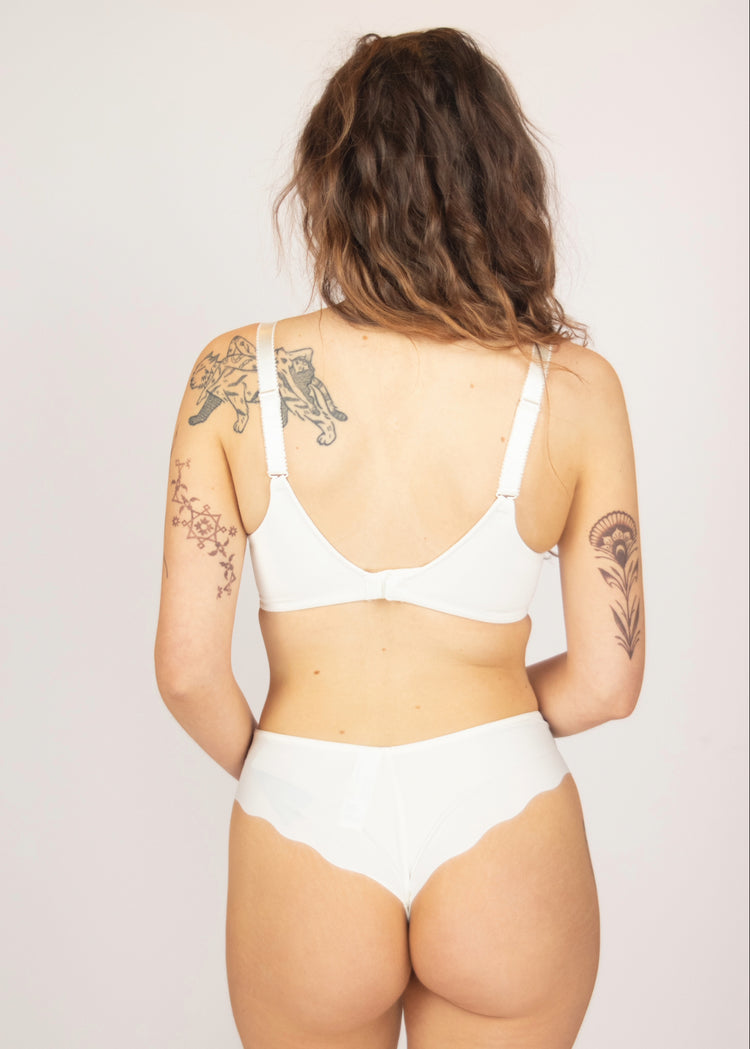 SuperBra Model in Magdalena Balconette BH Ivoor Achterzijde
