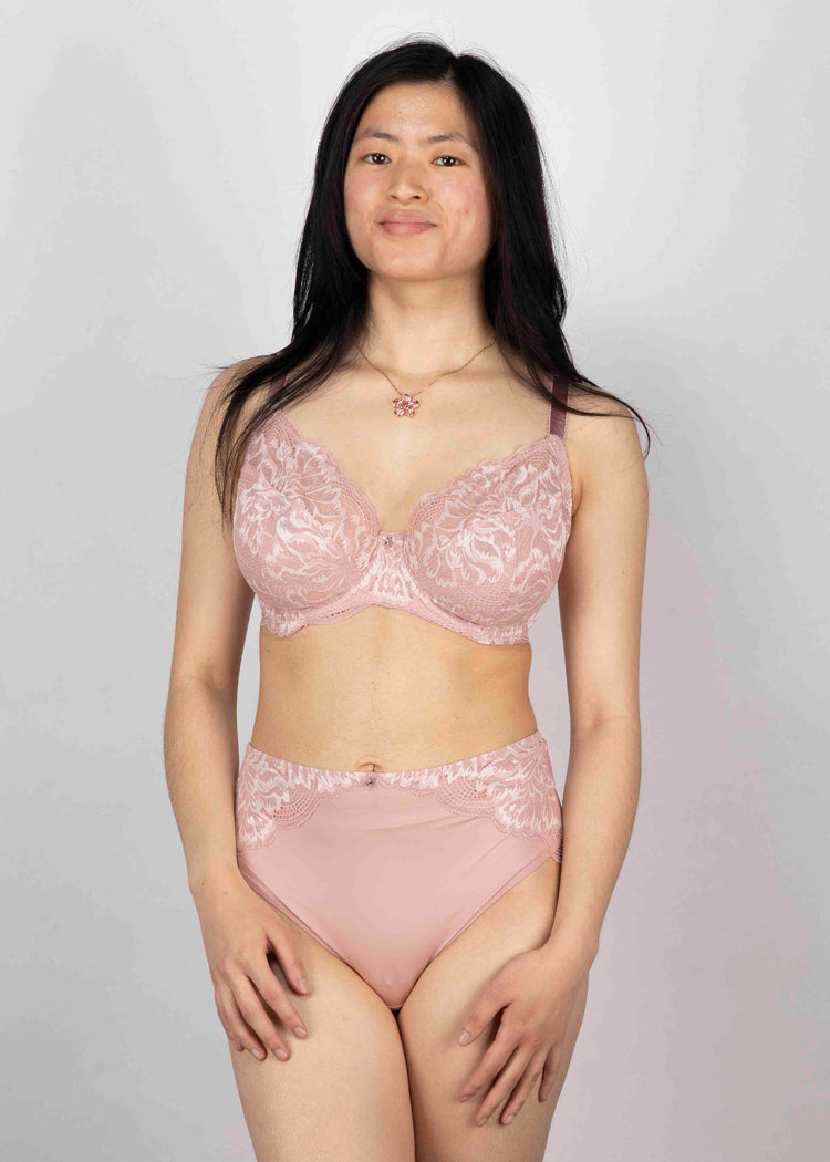 SuperBra Model in Emmaline Side Support BH Blossom voorzijde