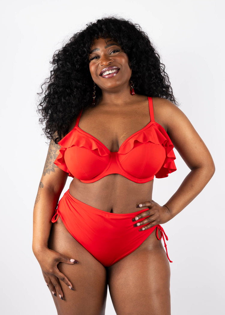 Model in Plain Sailing Plunge Shoulder Bikini Top Lava superbra foto