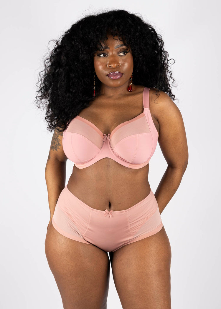 Model in Bliss Full Cup BH Rose Pink superbra foto