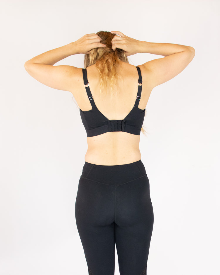 SuperBra Model in Endurance Non Padded Sport BH Zwart Achterzijde