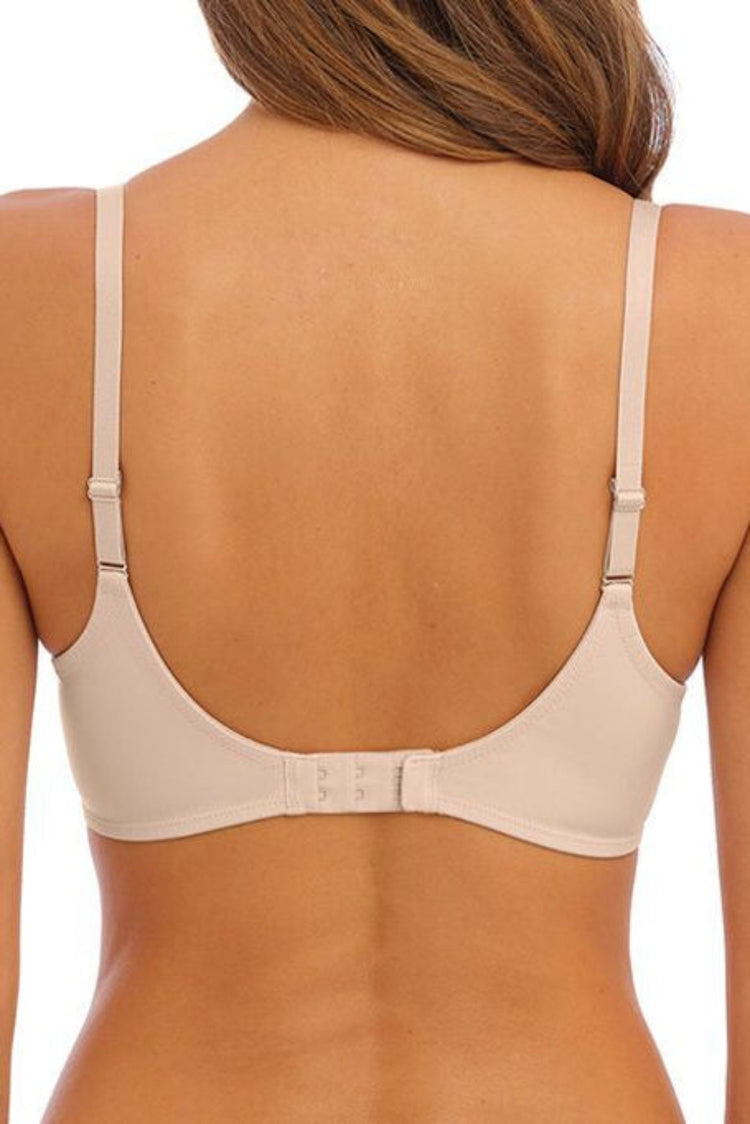 Model in Accord Voorgevormde Plunge BH Beige achterzijde
