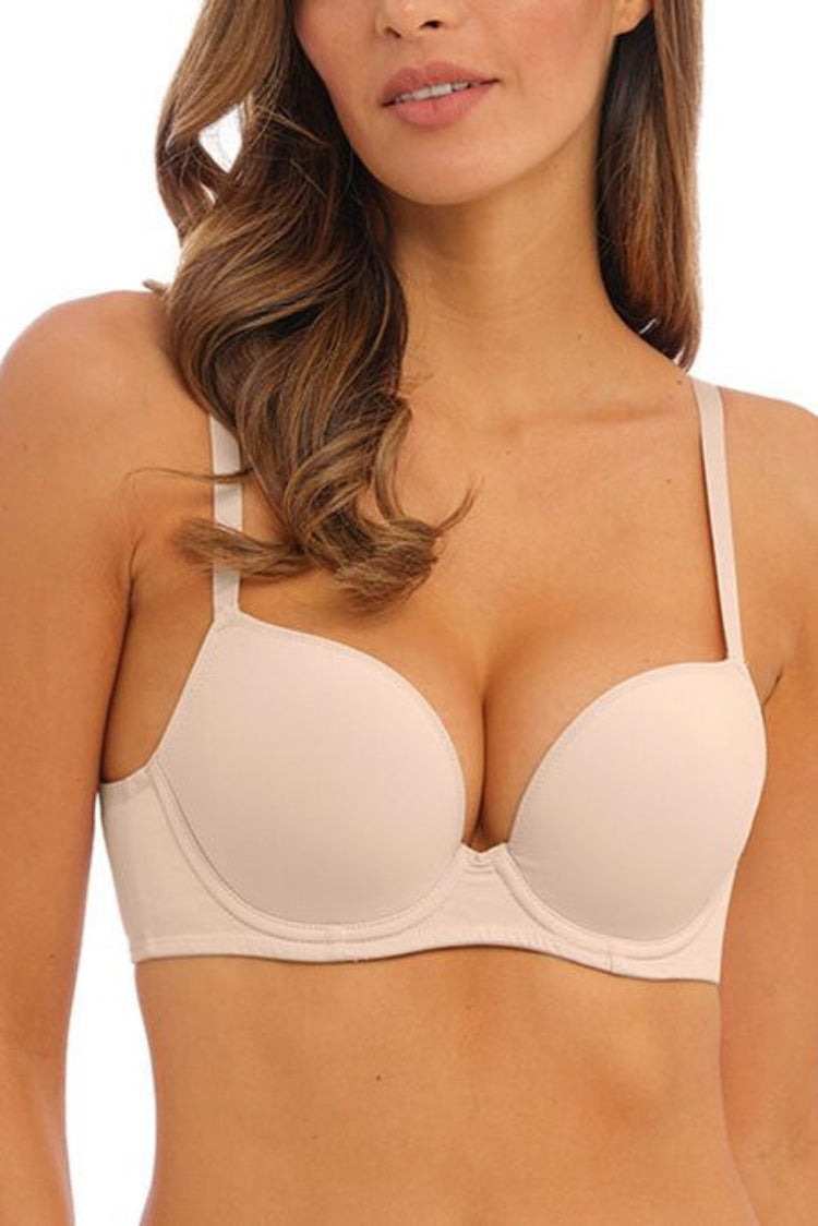 Model in Accord Voorgevormde Plunge BH Beige voorzijde