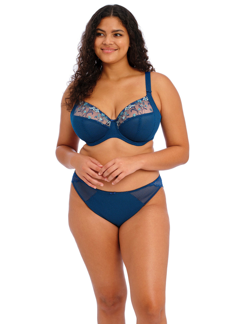 Model in Elomi Charley Brazilian Broekje Petrol Voorzijde