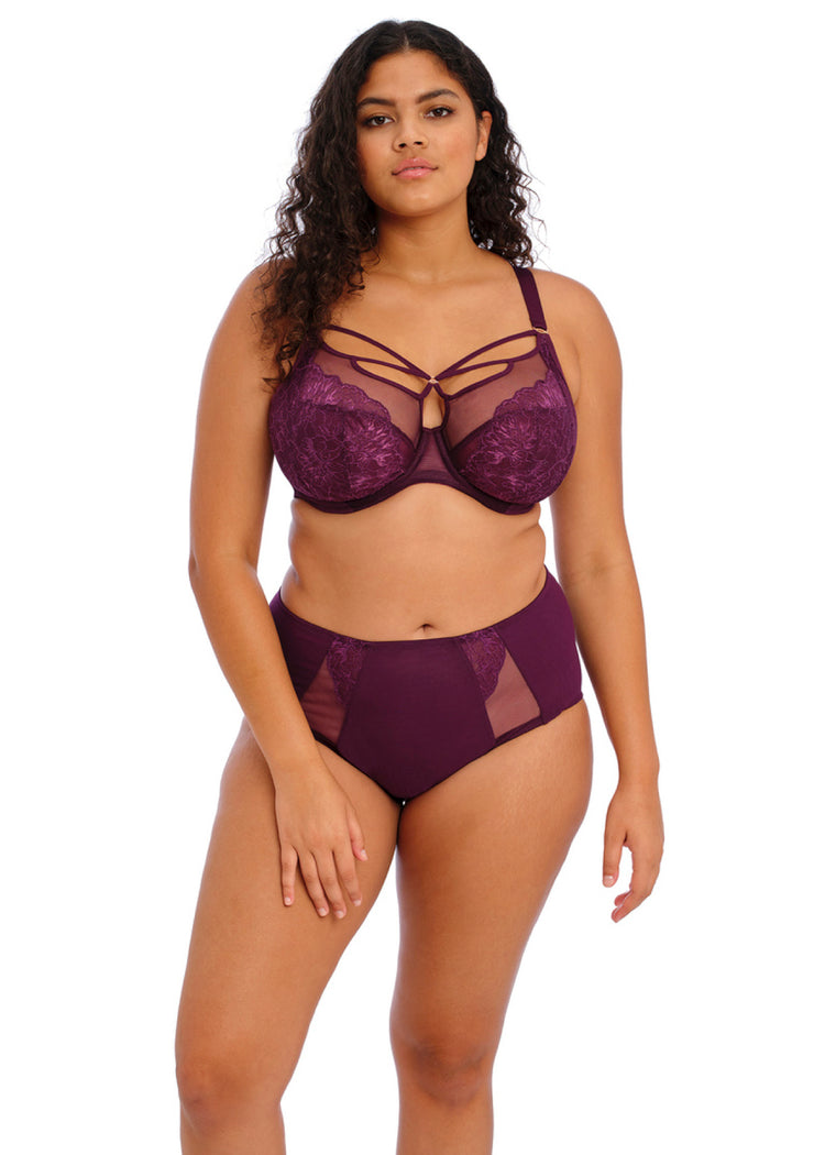 Model in Brianna Blackberry High Waisted broekje Voorzijde