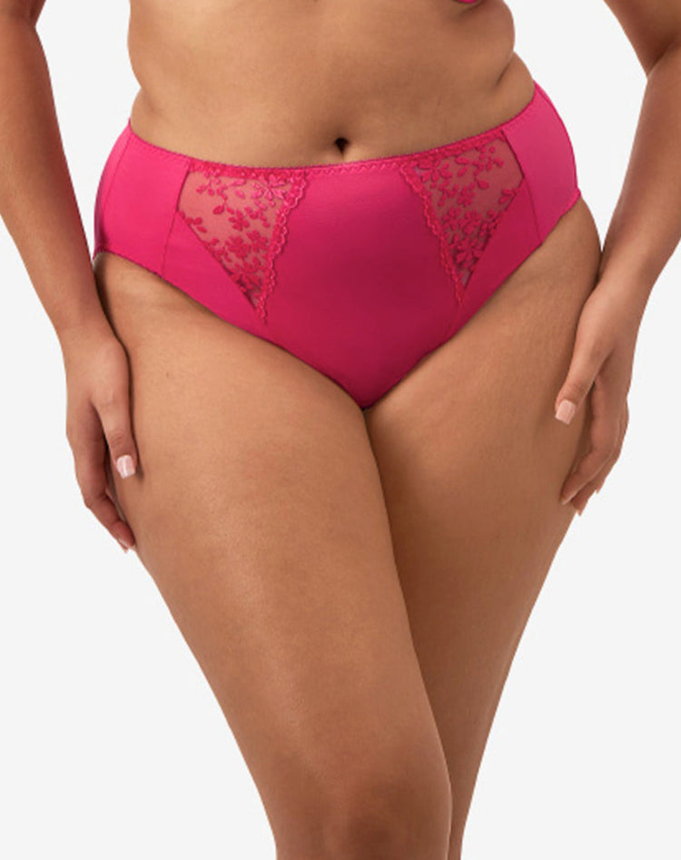 Model in Zarla High Leg Broekje Love Potion voorzijde