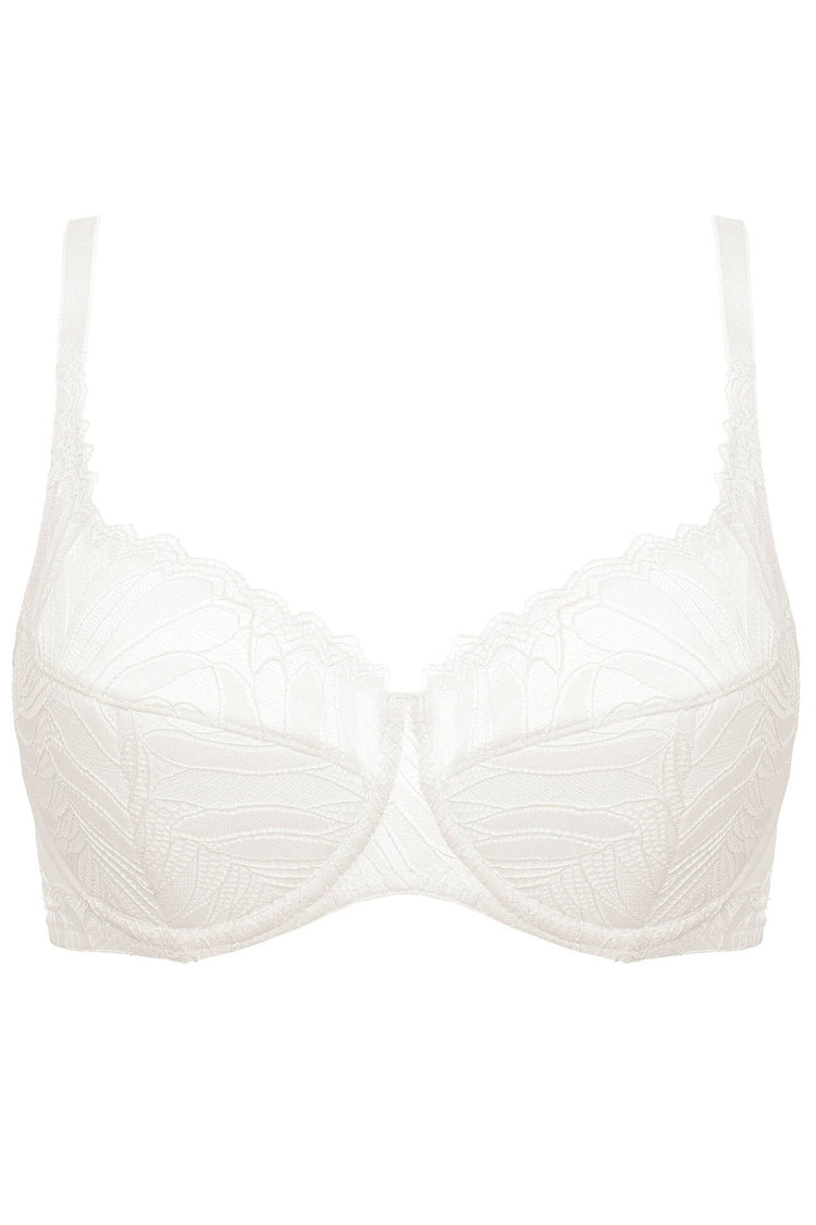 Model in Eclipse Half Padded BH Cream close up