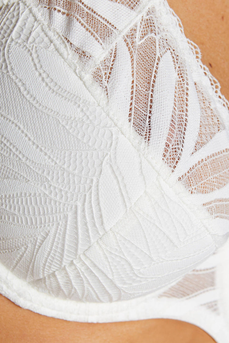 Model in Eclipse Push-Up BH Cream close up