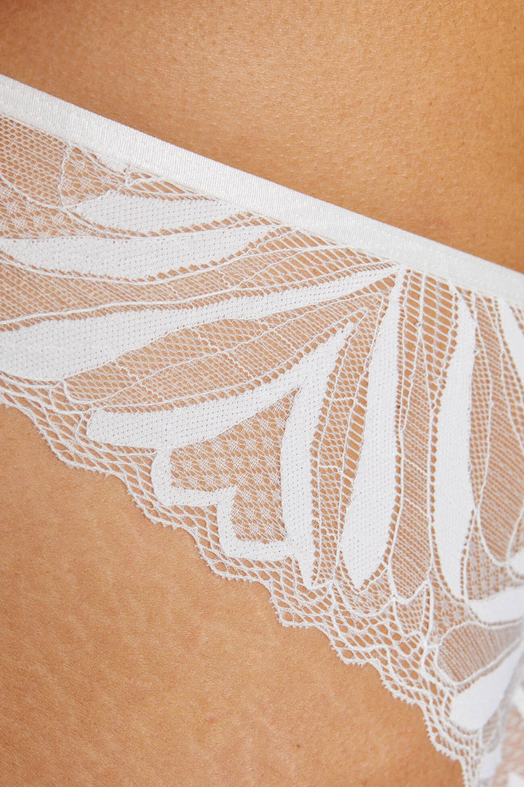 Model in Eclipse String Cream close up