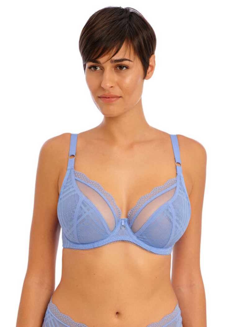 Model in Fatale Plunge BH Cornflower Voorzijde