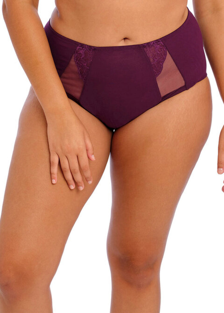 Model in Brianna Blackberry High Waisted broekje Voorzijde