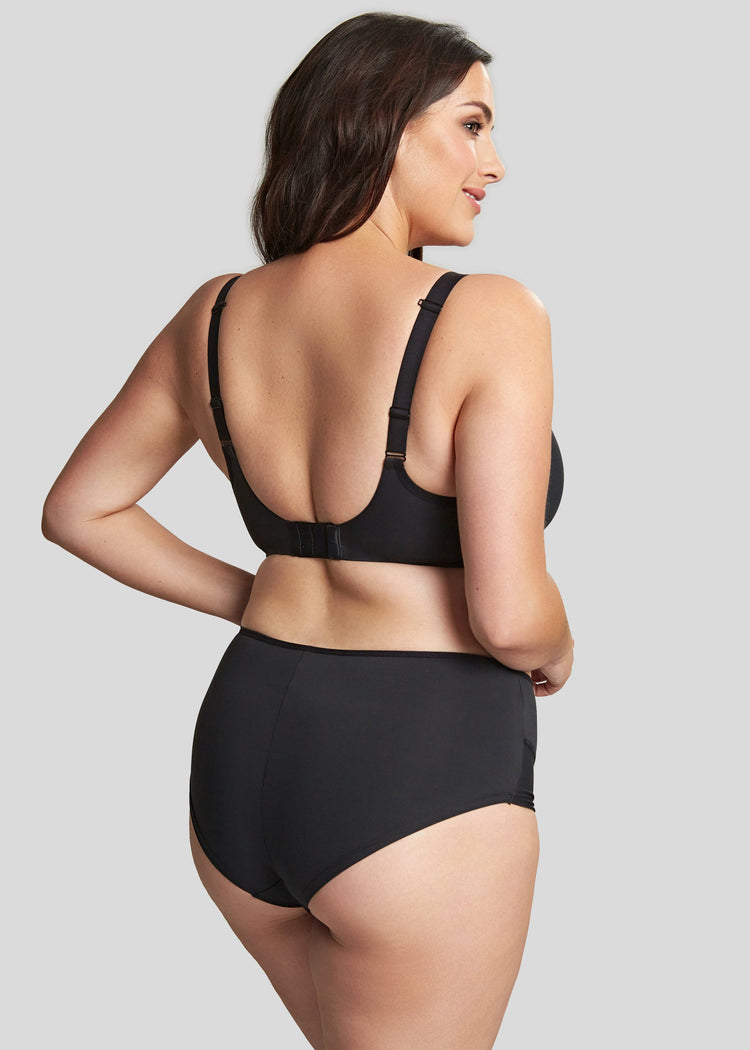 Model In Sculptresse Elegance Set Zwart Achterzijde