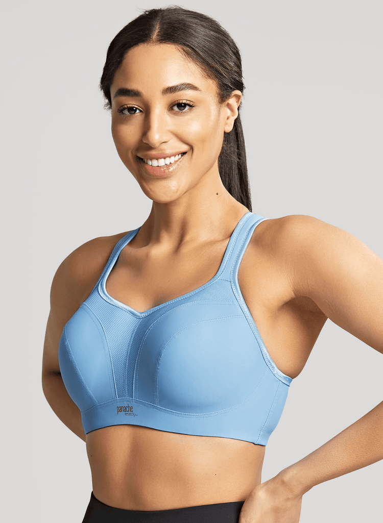 Model in Sport BH Skye Blue Voorzijde