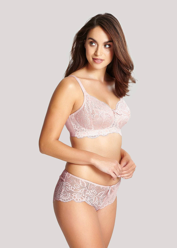 Model in Panache Andorra Blush setje voorzijde