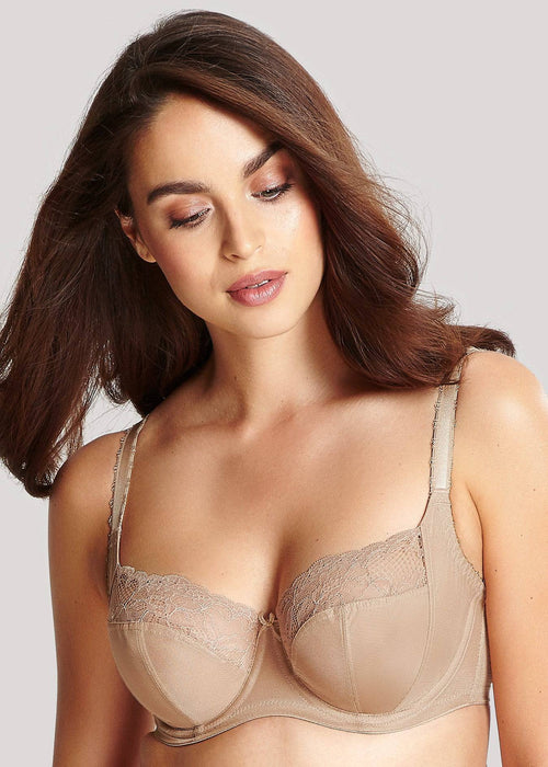 Model in Panache Jasmine Balconette BH Caramel