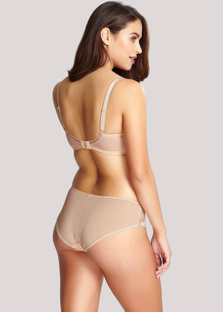 Rug van model in Panache Clara Light Nude setje