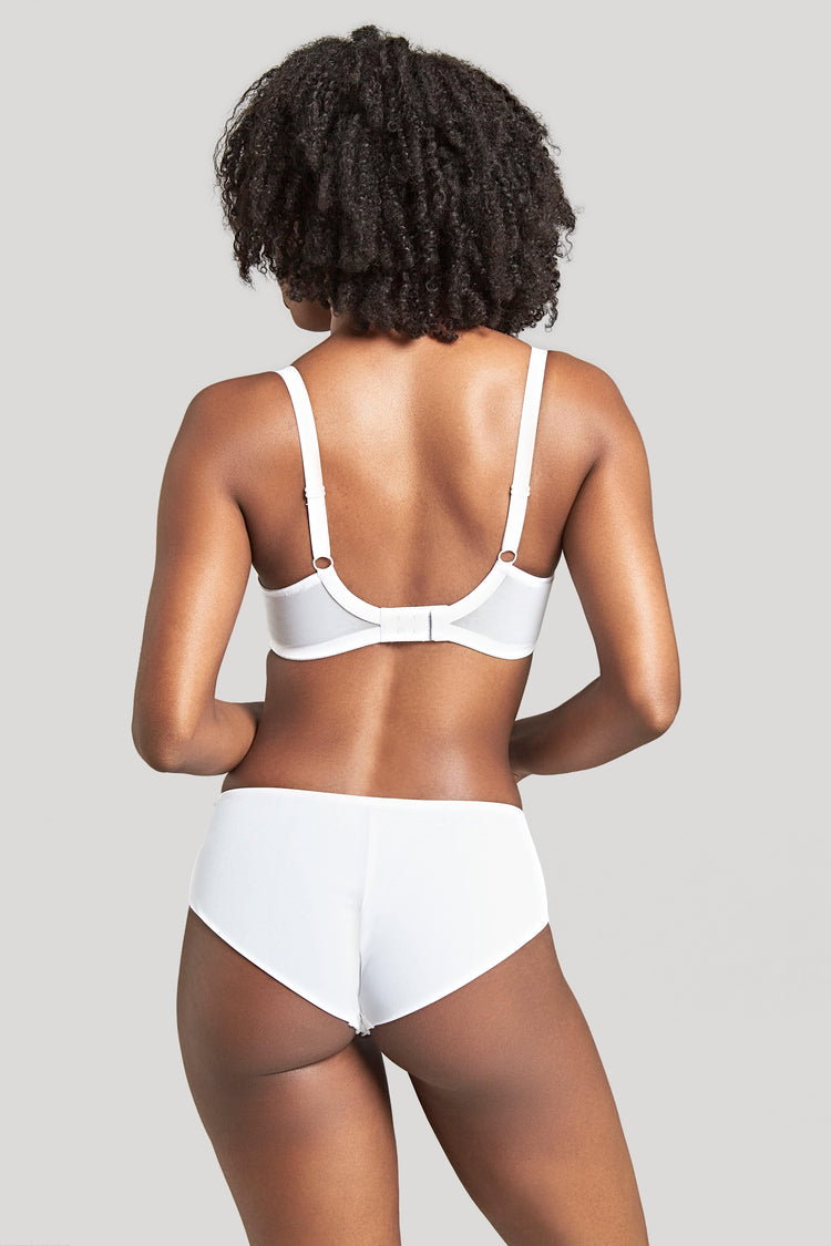 Model in Panache Ana Plunge BH Wit achterzijde