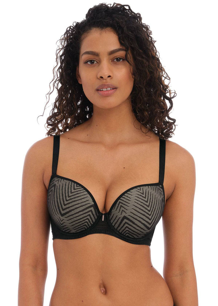 Model In Freya Tailored Voorgevormde Plunge T-Shirt BH Zwart