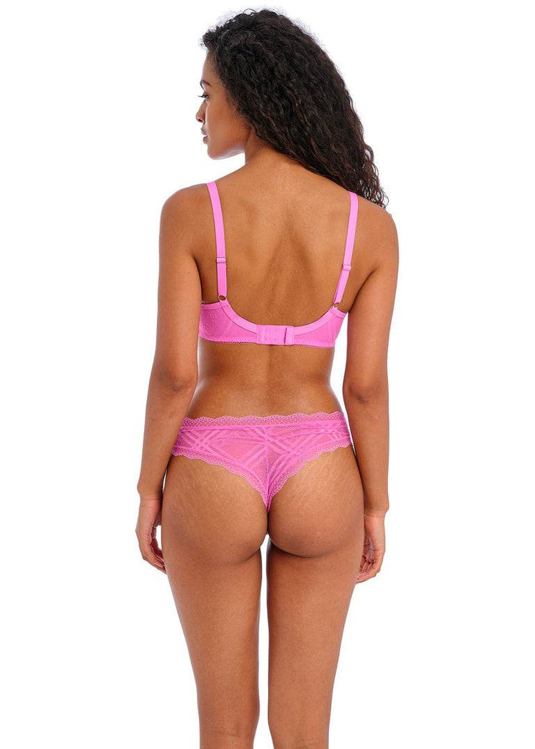 Model in Fatale Brazilian Broekje Candy Blossom Achterzijde