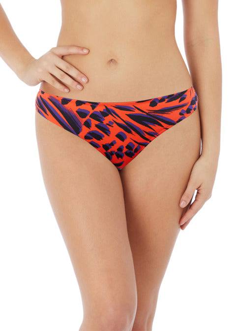 Model in Freya Tiger Bay Bikini Broekje Sunset