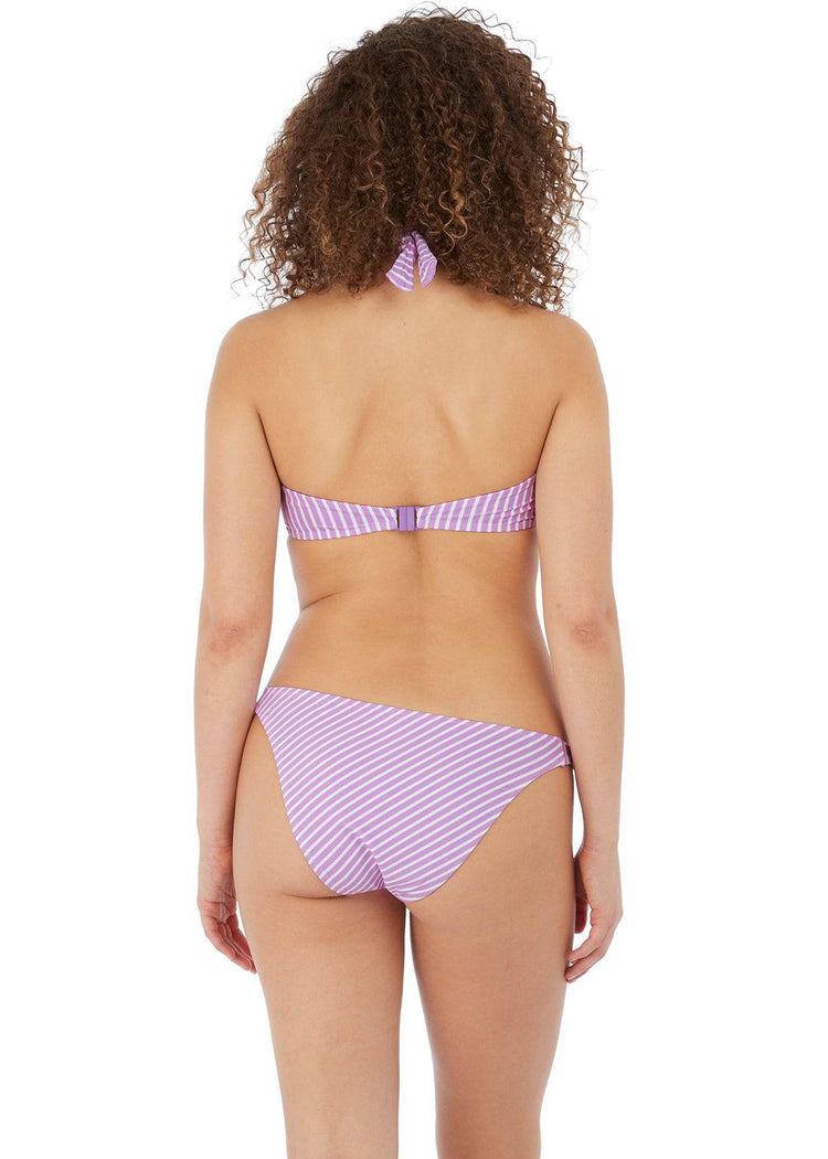 Model in Freya Beach Hut Bikini Cassis achterzijde