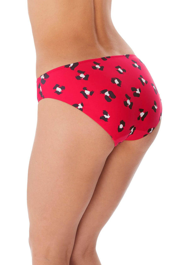 Model in Freya Wildcat Bikini Broekje Rood achterzijde