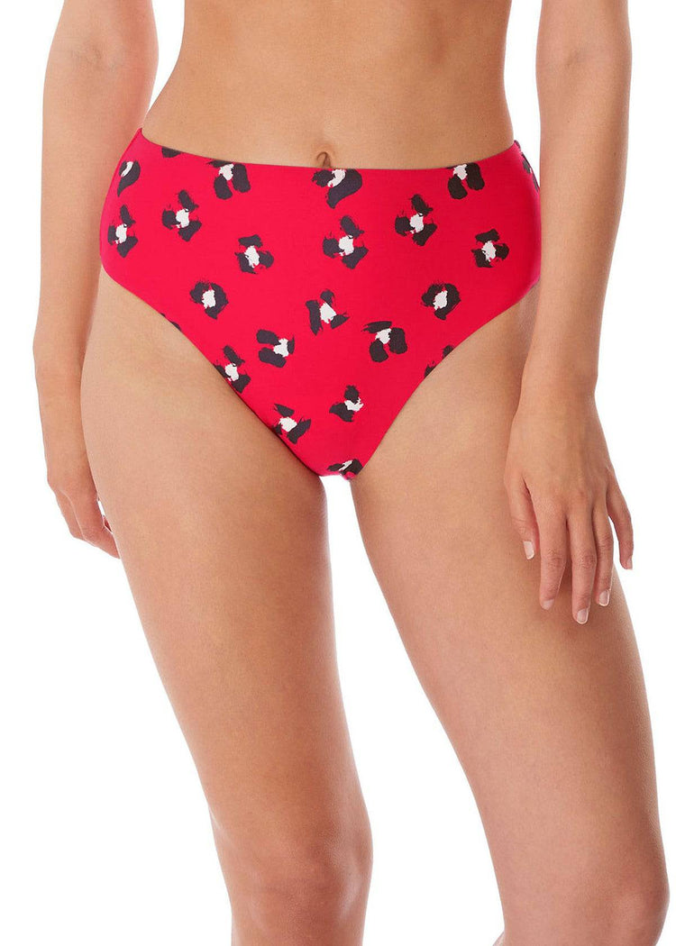 Model in Freya Wildcat High Waisted Bikini Broekje Rood voorzijde