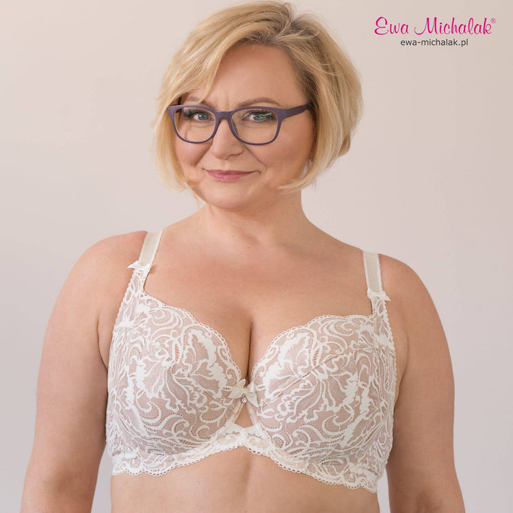 Model in Ewa Michalak BM Antonina