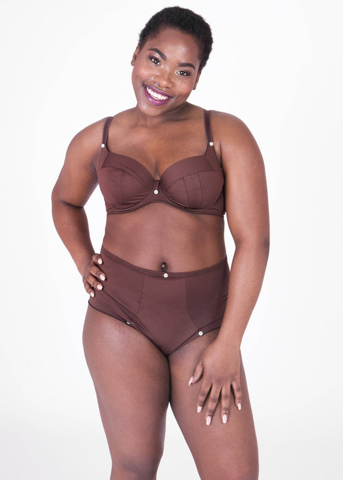 Model in Ewa Michalak Chestnut Setje