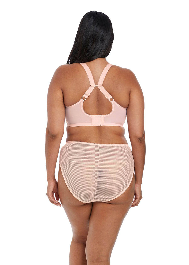 Model in Elomi Charley Ballet Pink setje racerback achterzijde
