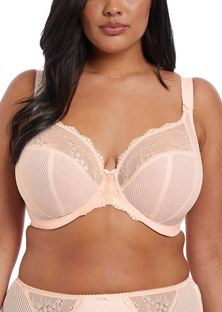 Model in Elomi Charley Plunge BH Ballet Pink voorzijde