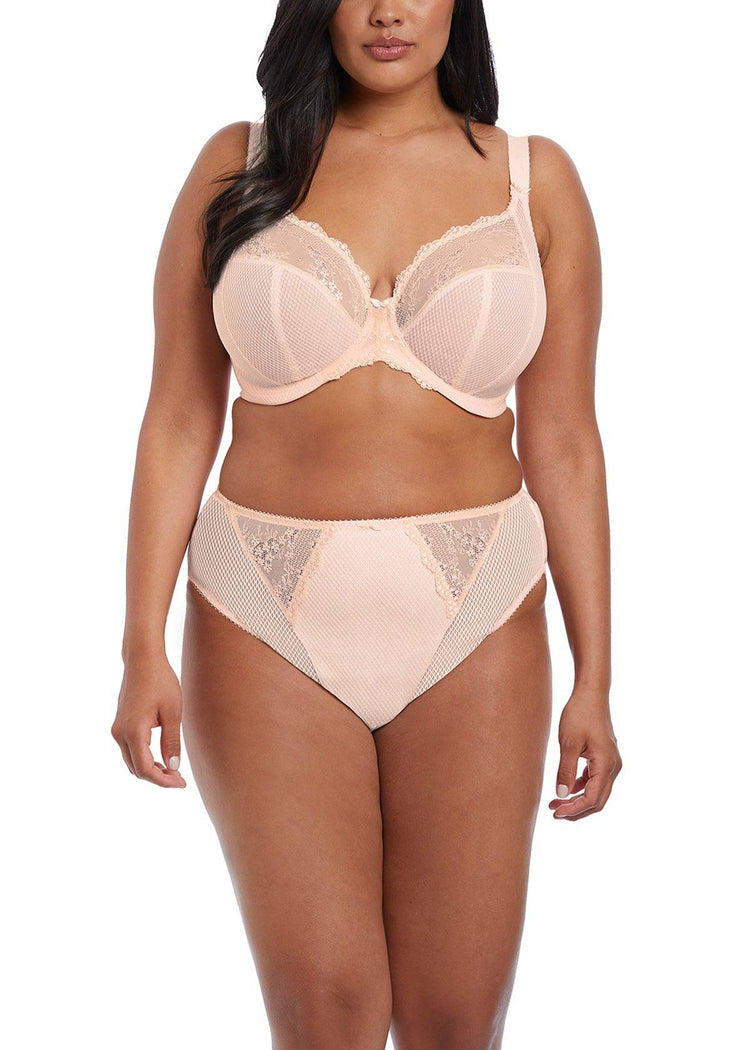 Model in Elomi Charley Ballet Pink setje voorzijde