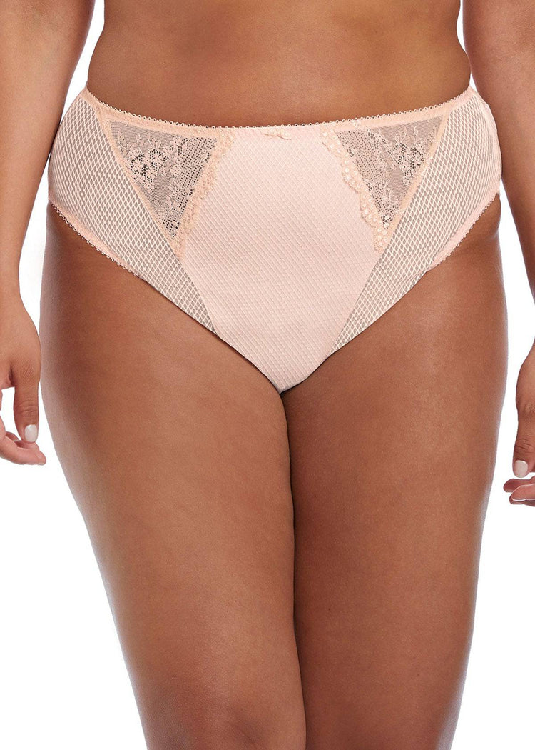 Model in Elomi Charley High Leg Broekje Ballet Pink voorzijde