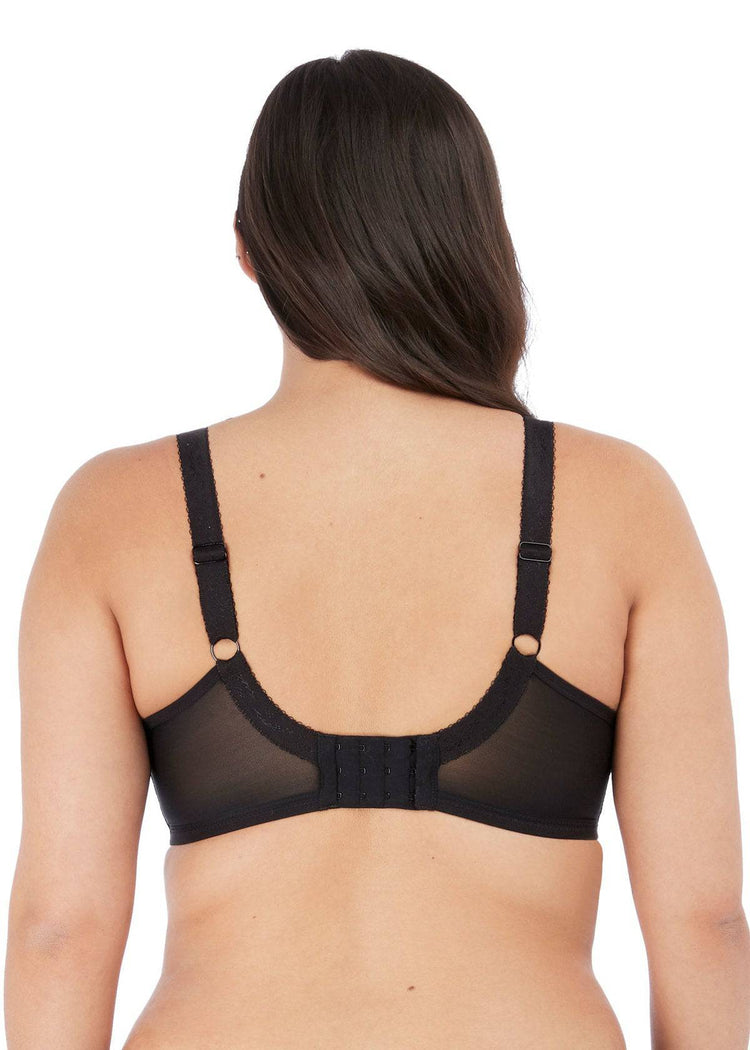 Model In Elomi Molly Voedings-BH Zwart Achterzijde