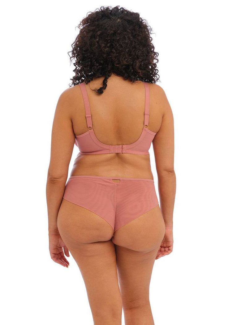 Model in Elomi Priya Brazilian Broekje Rose Gold achterzijde