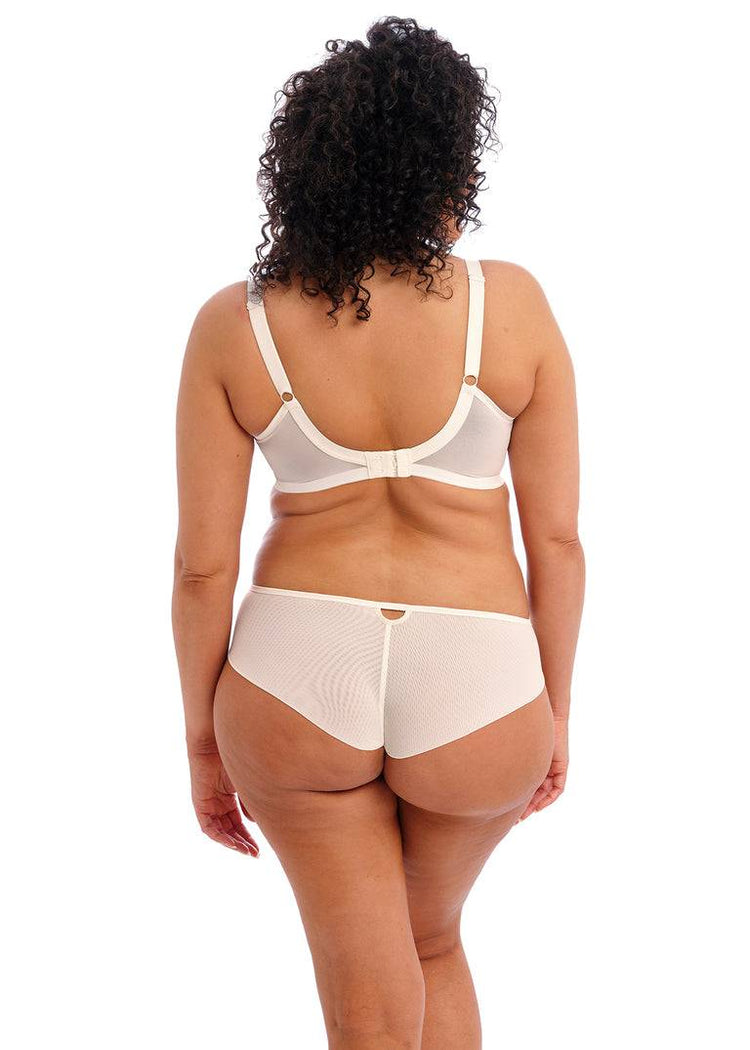 Model in Priya Brazilian Broekje Vanilla Achterzijde
