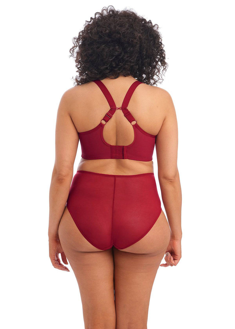 Model In Elomi Matilda Set Crimson Racerback Achterzijde