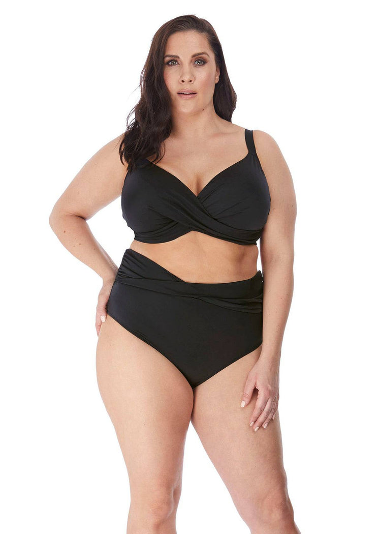 Model in Elomi Magnetic Wrap Bikini Zwart voorzijde