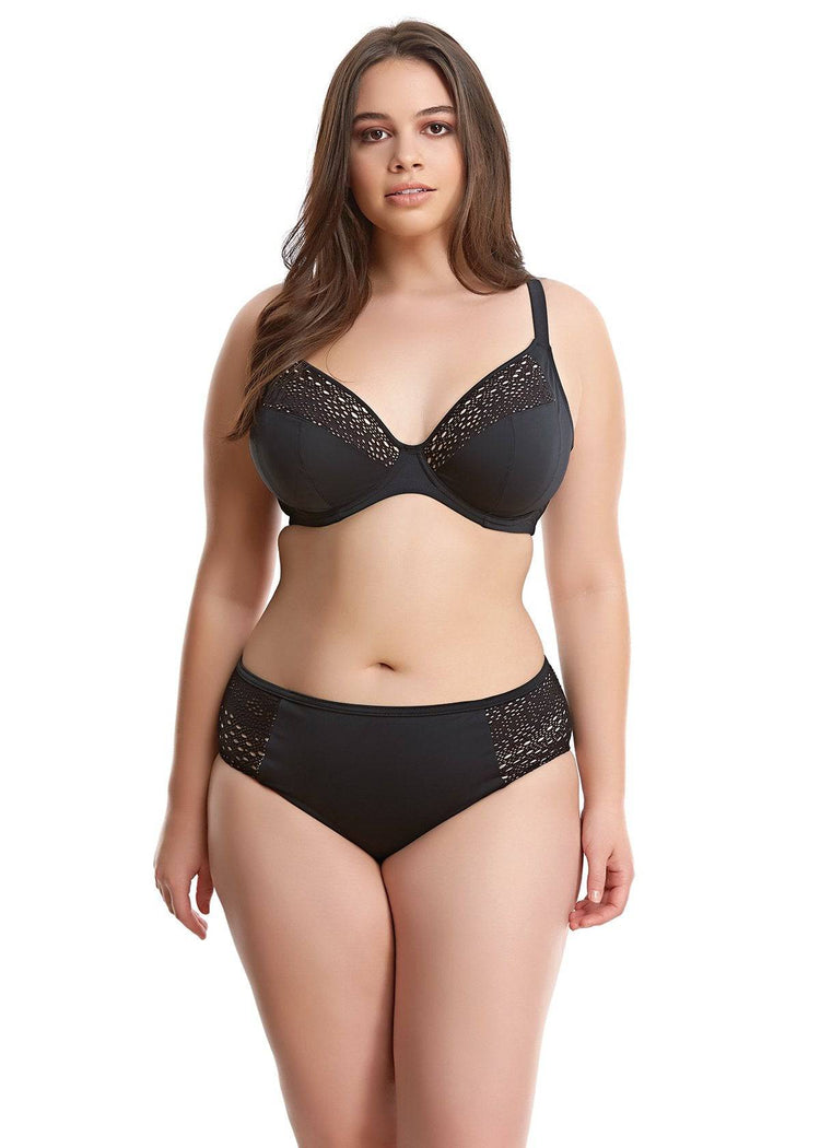 Model in Elomi Indie Bikini Top Zwart