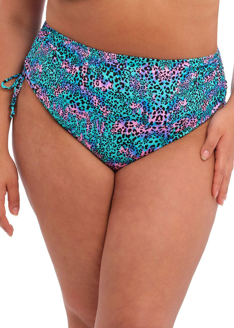 Model In Elomi Electric Savannah Verstelbaar Bikini Broekje Leopard Voorzijde