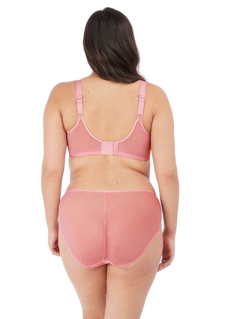 Model in roze matildaset, achteraanzicht