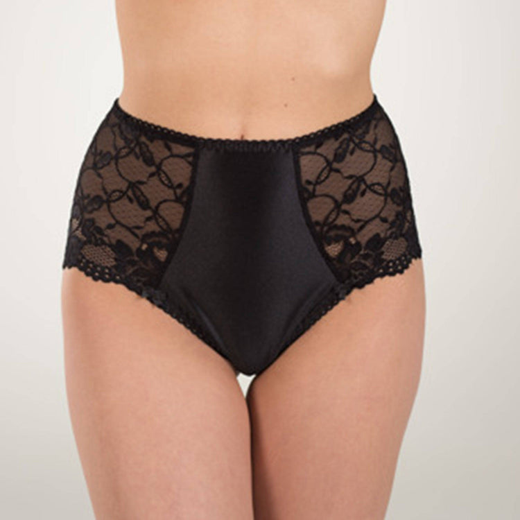 Model in Ewa Michalak Signature High Waisted Broekje Zwart
