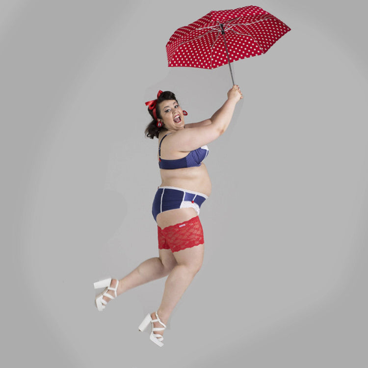 Model in Ewa Michalak Anti-schuur Bandjes Rood