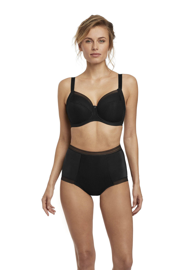 Model in Fantasie Fusion Zwart Setje